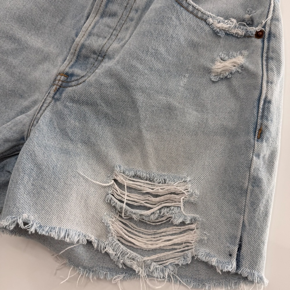 Abercrombie & Fitch High Rise 9” Short Women’s Light Wash Distressed Denim 0 - Picture 2 of 8